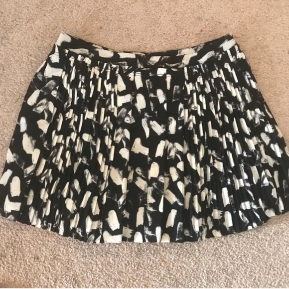 Banana Republic Pleated Skirt - Picture 4 of 8